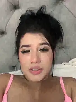 Aliciawhitee online show from October 26, 5:13 am