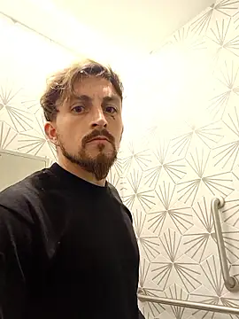 Snapshot of Macrhizz chatting on October 23, 5:33 pm Macrhizz online show from October 23, 5:33 pm