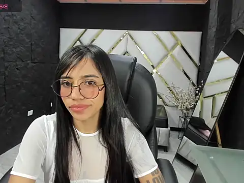 Snapshot of hazel_18_ chatting on May 7, 5:51 pm hazel 18 online show from May 7, 5:51 pm