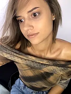 AishaKali online show from September 19, 9:00 am