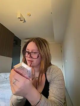 cherryrosealiee online show from July 22, 11:46 am