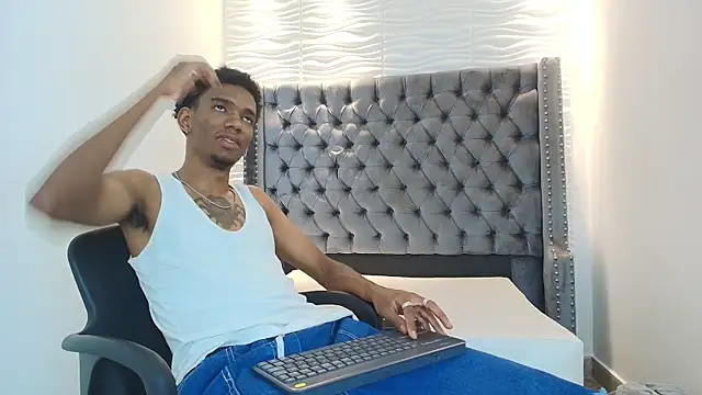 Snapshot of nero_reyd chatting on June 27, 7:19 pm nero reyd online show from June 27, 7:19 pm