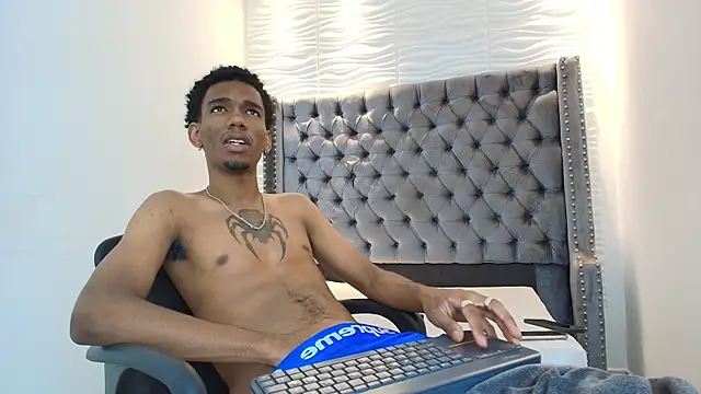 Snapshot of nero_reyd chatting on June 30, 7:15 pm nero reyd online show from June 30, 7:15 pm
