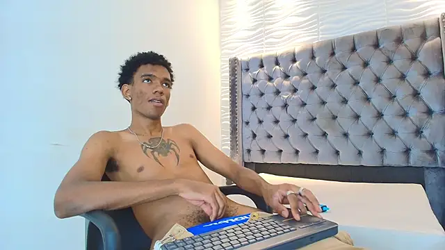 Snapshot of nero_reyd chatting on July 6, 7:16 pm nero reyd online show from July 6, 7:16 pm