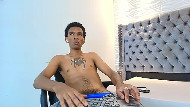 Snapshot of nero_reyd chatting on July 9, 7:18 pm nero reyd online show from July 9, 7:18 pm