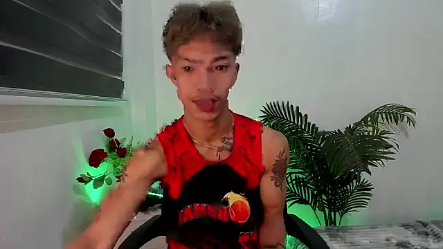 Snapshot of jersthebigfuckerxxx chatting on October 1, 7:31 pm jersthebigfuckerxxx online show from October 1, 7:31 pm