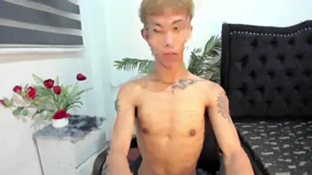 Snapshot of jersthebigfuckerxxx chatting on October 28, 5:44 am jersthebigfuckerxxx online show from October 28, 5:44 am