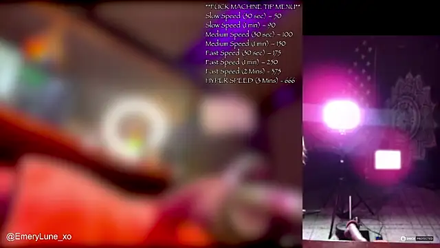 Snapshot of EmeryLune_xo chatting on November 19, 5:18 am EmeryLune xo online show from November 19, 5:18 am