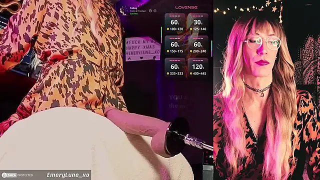 Snapshot of EmeryLune_xo chatting on January 7, 5:43 am EmeryLune xo online show from January 7, 5:43 am