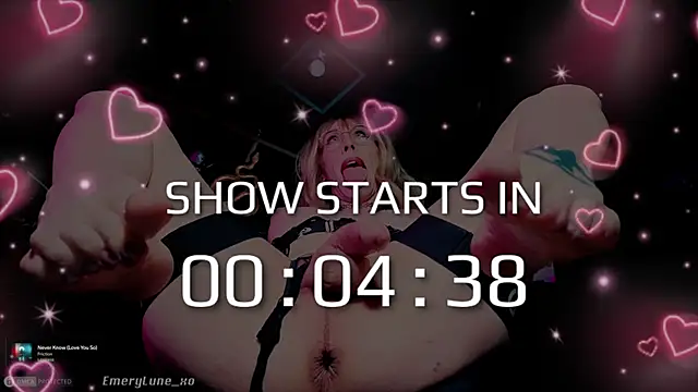 Snapshot of EmeryLune_xo chatting on February 14, 5:37 am EmeryLune xo online show from February 14, 5:37 am