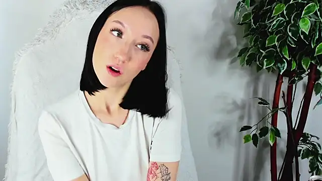 EileenMoores online show from September 18, 5:42 am