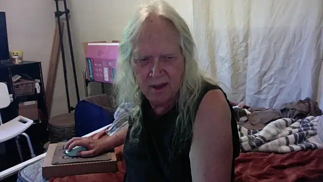 Snapshot of OldLadySara chatting on June 13, 12:36 pm OldLadySara online show from June 13, 12:36 pm