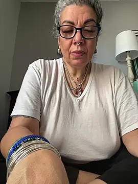 dieseldame1313 online show from February 21, 7:32 pm