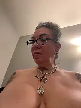 dieseldame1313 online show from February 26, 5:31 am