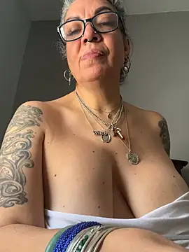 dieseldame1313 online show from March 3, 6:22 pm