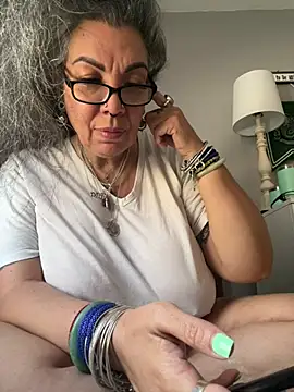 dieseldame1313 online show from March 12, 10:17 pm