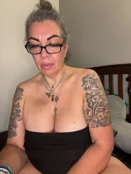 dieseldame1313 online show from September 25, 9:24 am