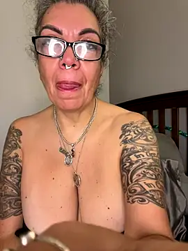 dieseldame1313 online show from October 13, 10:26 am