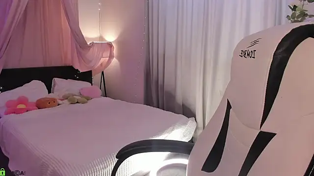 Snapshot of Aria_Mila chatting on May 28, 3:04 am Aria Mila online show from May 28, 3:04 am