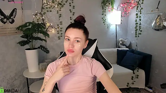 Snapshot of Aria_Mila chatting on May 29, 3:15 am Aria Mila online show from May 29, 3:15 am