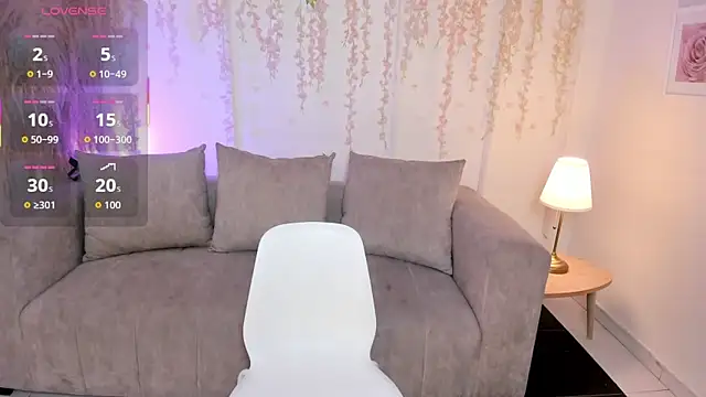 Snapshot of Natti_london chatting on December 17, 5:35 am Natti london online show from December 17, 5:35 am