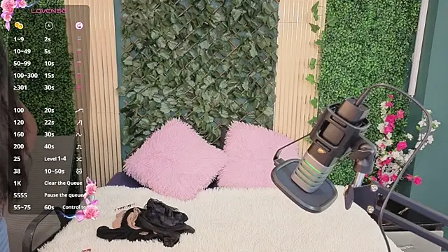 Snapshot of MihaCarther chatting on October 4, 1:31 pm MihaCarther online show from October 4, 1:31 pm