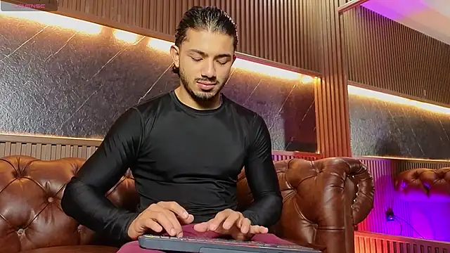 ArturoCardona  online show from July 25, 1:41 pm