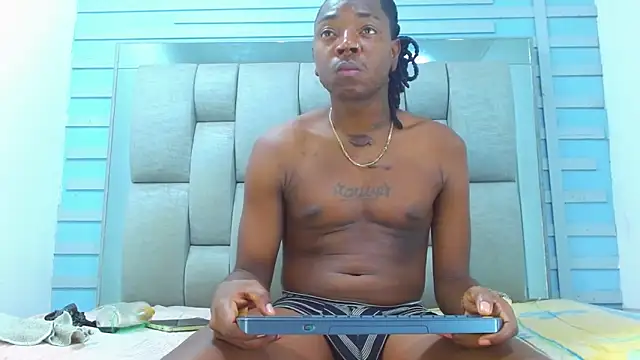 Snapshot of Black_Fire10 chatting on December 20, 6:48 pm Black Fire10 online show from December 20, 6:48 pm