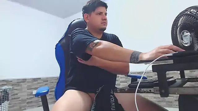 Snapshot of mister_cum1999 chatting on January 10, 6:59 am mister cum1999 online show from January 10, 6:59 am