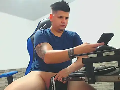 Snapshot of mister_cum1999 chatting on February 3, 6:11 am mister cum1999 online show from February 3, 6:11 am