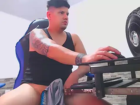 Snapshot of mister_cum1999 chatting on February 5, 7:29 pm mister cum1999 online show from February 5, 7:29 pm