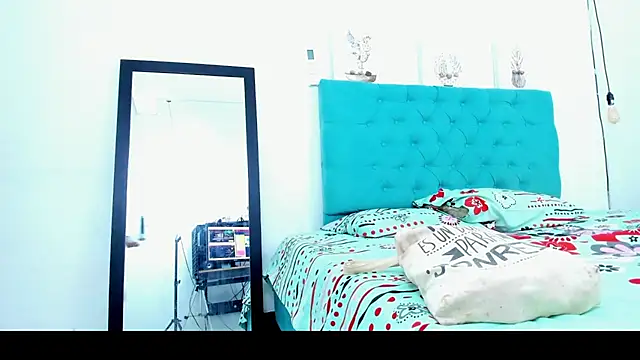 cris dulce online show from December 1, 6:24 pm