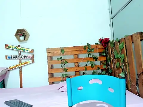 cris dulce online show from March 12, 1:45 am