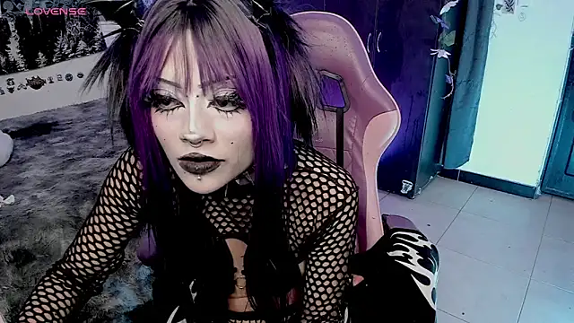 GothKitten666 online show from June 21, 6:27 am