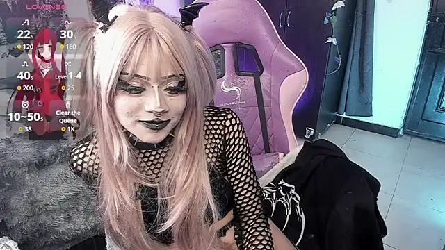 GothKitten666 online show from July 29, 3:48 am