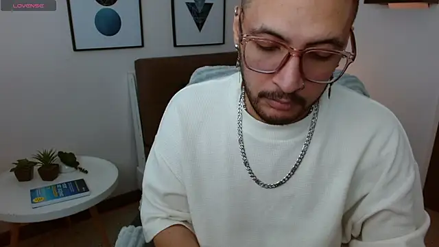   Damian    online show from September 12, 12:44 am