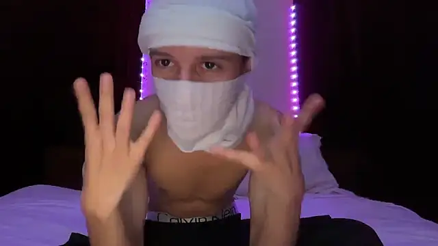 Snapshot of holydirt_luxeno1 chatting on September 16, 4:19 pm holydirt luxeno1 online show from September 16, 4:19 pm