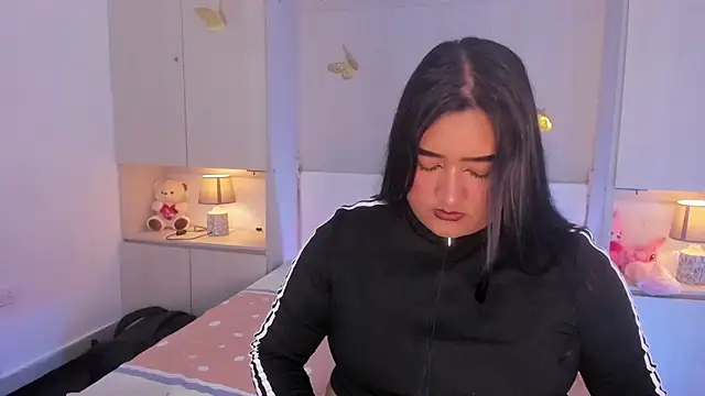 LilyWhitney online show from February 3, 4:10 am