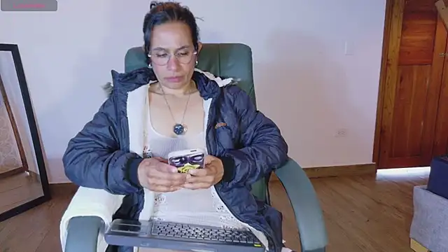 Vanessa 7  online show from February 17, 9:43 pm