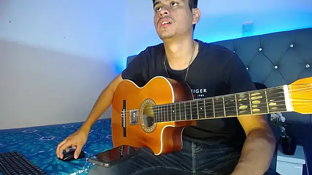 Snapshot of Charlie_Cock_ chatting on November 13, 4:00 am Charlie Cock online show from November 13, 4:00 am