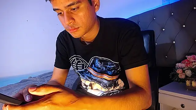 Snapshot of Charlie_Cock_ chatting on November 21, 4:00 am Charlie Cock online show from November 21, 4:00 am