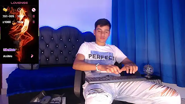 Snapshot of Charlie_Cock_ chatting on November 23, 4:23 am Charlie Cock online show from November 23, 4:23 am