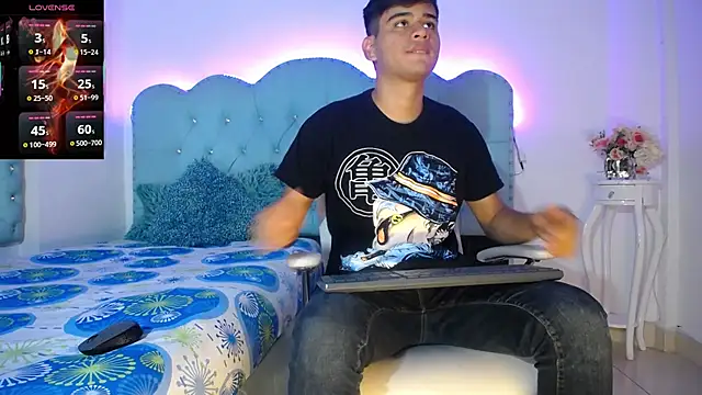 Snapshot of Charlie_Cock_ chatting on December 17, 3:56 am Charlie Cock online show from December 17, 3:56 am