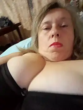 Snapshot of Catherine372311 chatting on November 6, 7:15 pm Catherine372311 online show from November 6, 7:15 pm