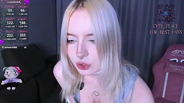 godlikegirlyy online show from March 16, 3:05 pm