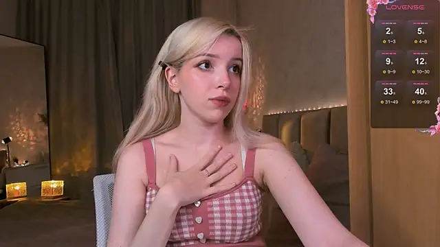 Snapshot of peachii_meow chatting on September 11, 1:33 pm peachii meow online show from September 11, 1:33 pm