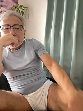 Snapshot of gholly2007 chatting on November 9, 2:32 am gholly2007 online show from November 9, 2:32 am