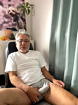 Snapshot of gholly2007 chatting on November 13, 2:32 am gholly2007 online show from November 13, 2:32 am