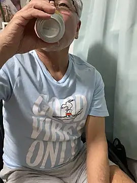 Snapshot of gholly2007 chatting on November 28, 12:41 pm gholly2007 online show from November 28, 12:41 pm