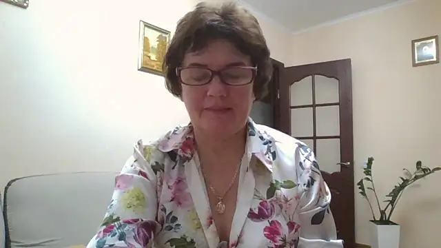 Snapshot of Galina56301 chatting on October 8, 5:10 pm Galina56301 online show from October 8, 5:10 pm